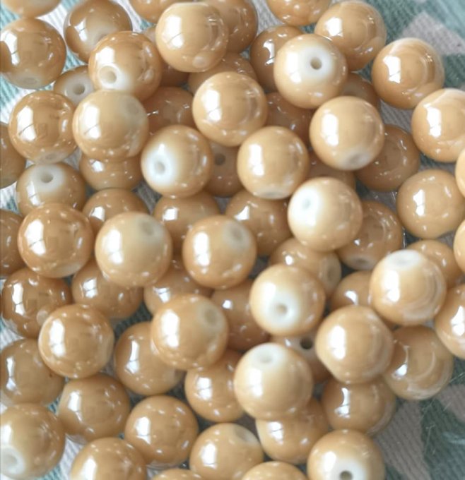 Perles en verre  rondes ,8mm imitation jade couleur brun sable (x10)