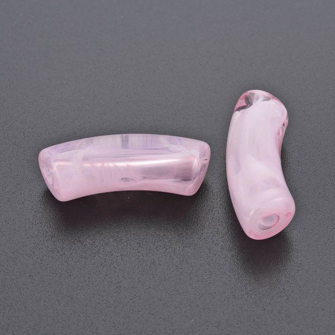 Perle acrylique transparente en forme de tube incurvé  34x11.5x13mm  couleur rose