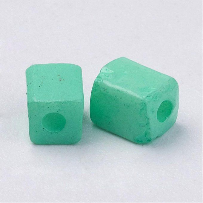 Perles de rocaille opaques  "cubiques"  3-7x3-4x3-4mm  aigue-marine (20g)