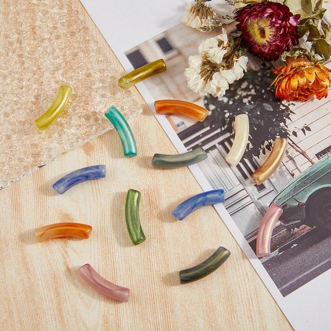 Mélange de perles en acrylique ,en forme de tubes courbés ,mélanges de couleurs opaques, 32x10x8mm
