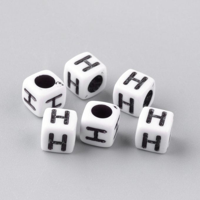 Perle alphabet en acrylique opaque  cube  noir /blanc   lettre H