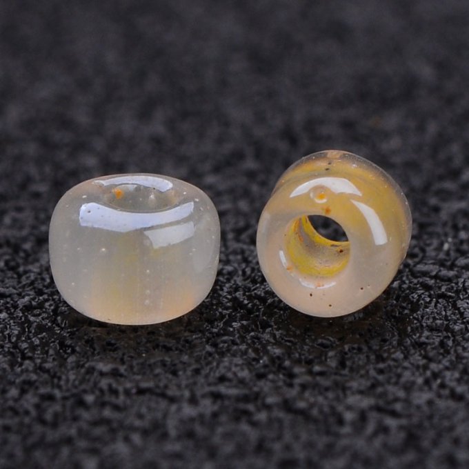 Perles de rocaille 3mm,ceylan rond , bisque (20g)