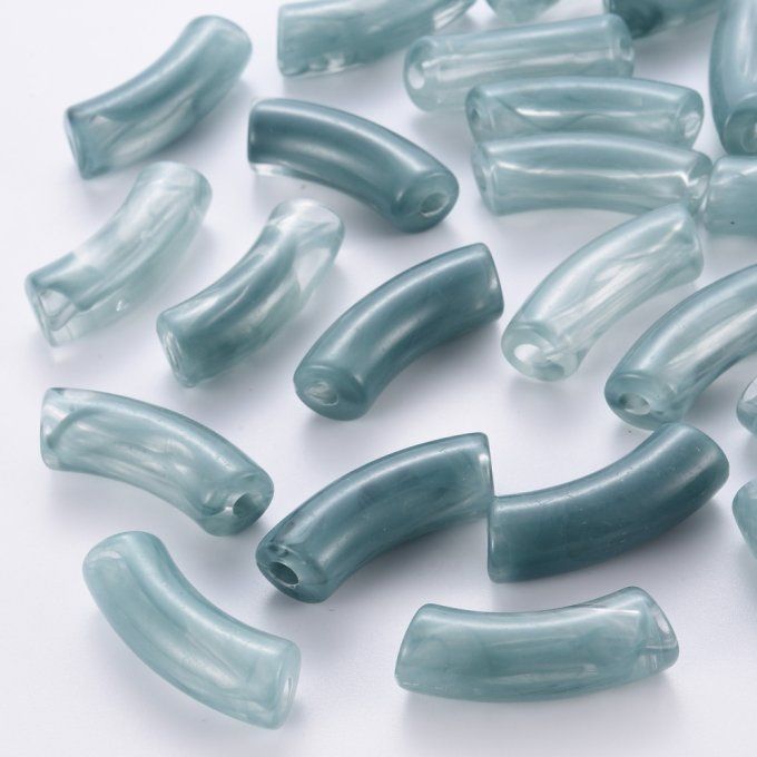 Perle acrylique  en forme de tube incurvé  36x13.5x11.5mm  couleur bleu clair