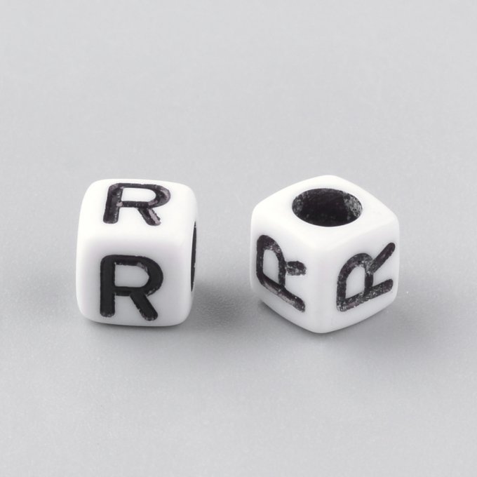 Perle alphabet en acrylique opaque  cube  noir /blanc   lettre R