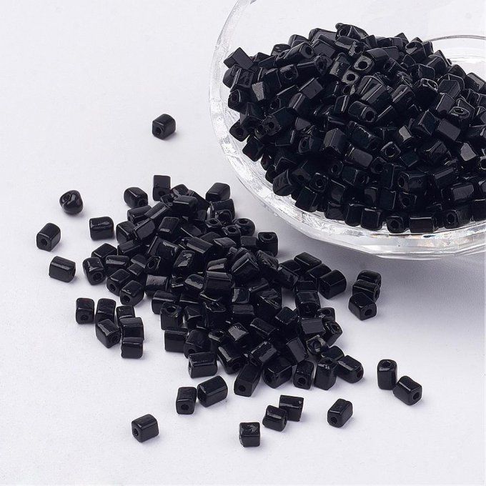 Perles de rocaille opaques  "cubiques"  3-7x3-4x3-4mm  noir (20g)  