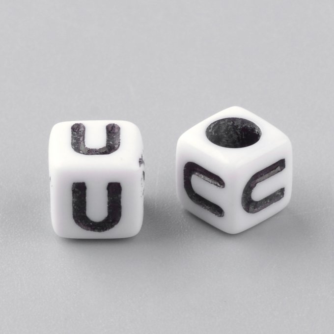 Perle alphabet en acrylique opaque  cube  noir /blanc   lettre U