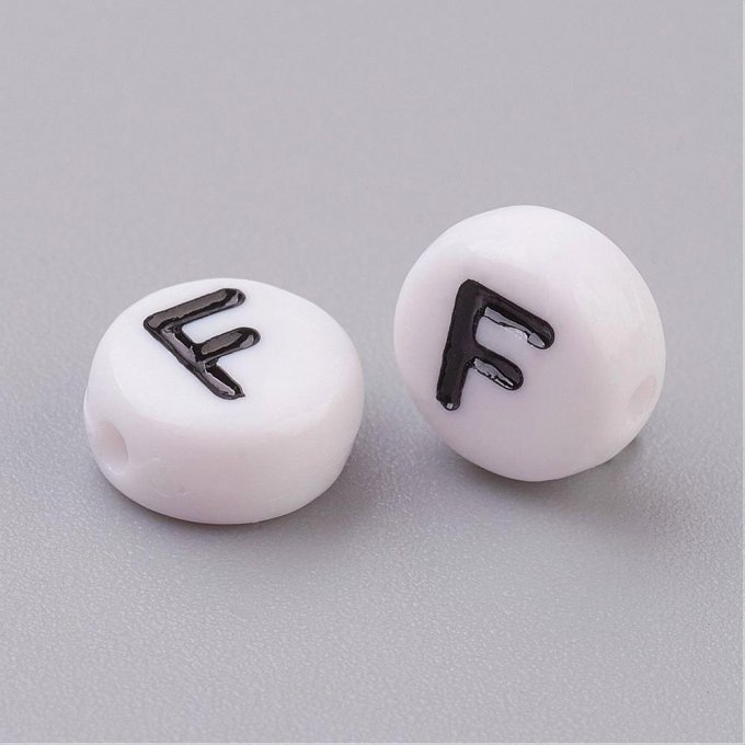 Perle alphabet en acrylique opaque  rond plat  noir /blanc lettre F
