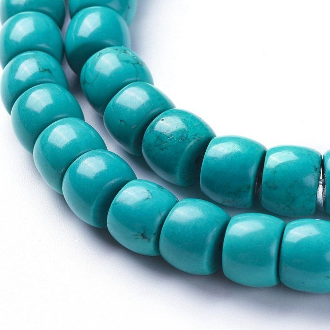 Perle en forme de rond plat, en howlite  naturelle colorée turquoise 8-8.5 x6-6.5 mm  