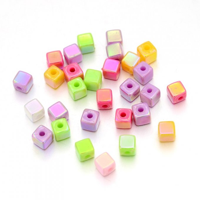 Perles en acrylique ,mélange de couleurs  ,forme de cube   (X200) A11