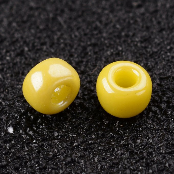 Rocaille 3mm,opaque poli, jaune (20g)