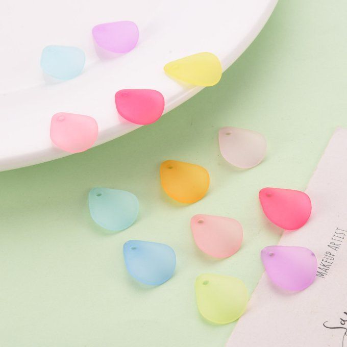 Perles acrylique  transparentes mates en forme de pétale   17x14x2.5mm mélanges de couleurs (x50) 