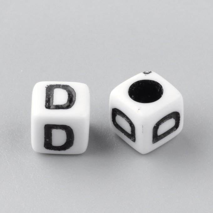 Perle alphabet en acrylique opaque  cube  noir /blanc   lettre D