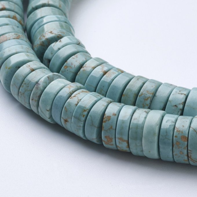 Perle en forme de rond plat, en howlite  naturelle colorée turquoise 8-8.5 x2- 3 mm  