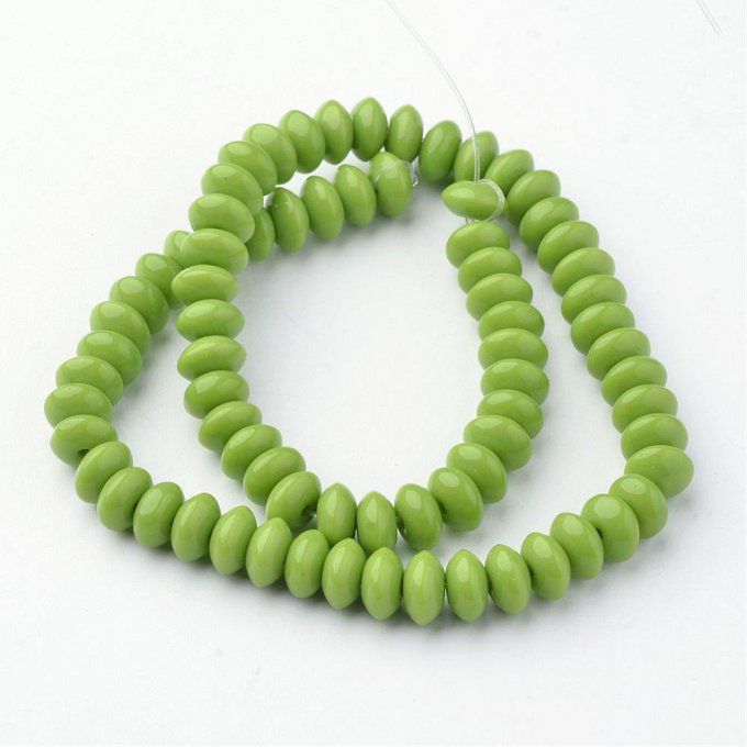 Perle de verre en forme d'abaque 8x4mm coloration vert chartreux