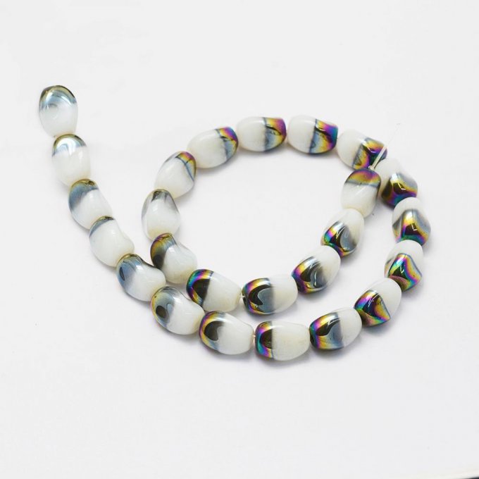 Perle de verre ,ovoïde,aspect métallique et blanc 12x9mm
