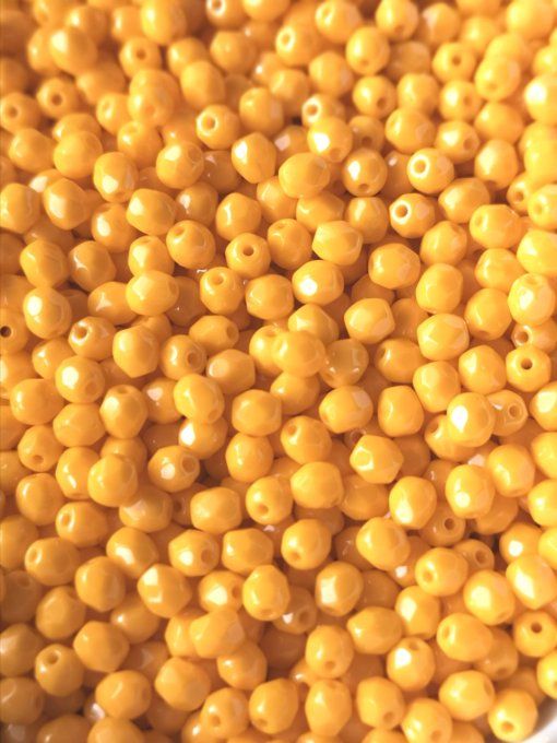 50 perles rondes facettées  4x4mm  Opaque Light Orange