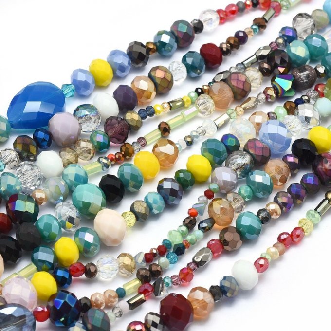 Perles de verre facettées  mélanges de formes ,de tailles et de couleurs (1 chapelet AB)