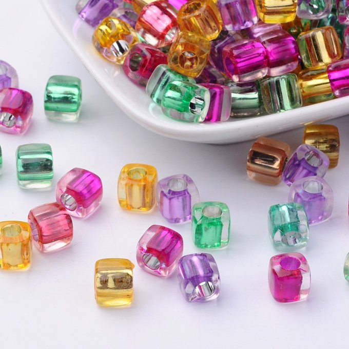 Perles en acrylique ,mélange de couleurs  ,forme de cube   (50g) A9