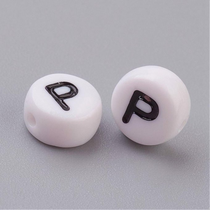 Perle alphabet en acrylique opaque  rond plat  noir /blanc lettre P