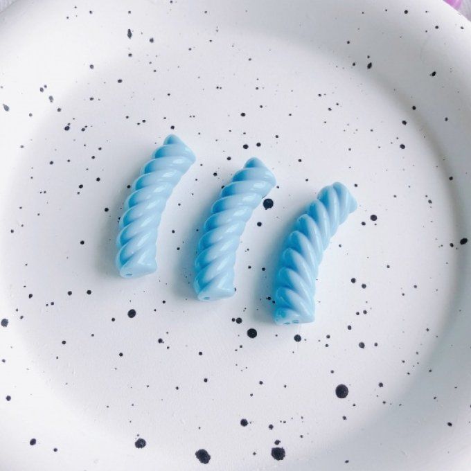 Perle acrylique opaque en forme de tube incurvé  torsadé 32x9mm  couleur bleu ciel