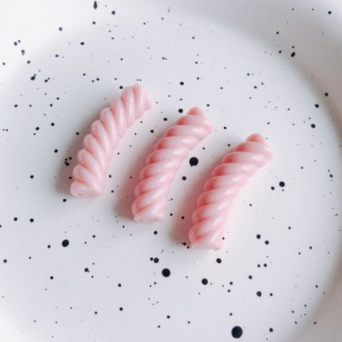 Perle acrylique opaque en forme de tube incurvé  torsadé 32x9mm  couleur rose clair