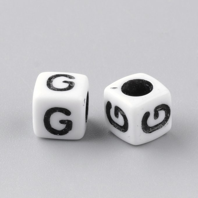 Perle alphabet en acrylique opaque  cube  noir /blanc   lettre G