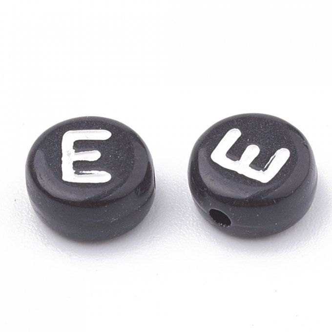 Perle alphabet en acrylique opaque  rond plat  blanc /noir lettre E