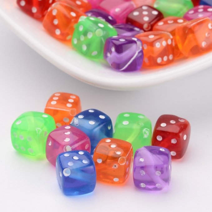 Perles en acrylique ,mélange de couleurs  ,forme de dé   (50g) A8 