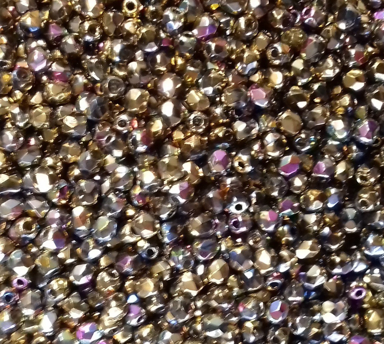 Preciosa 50 perles facettées  rondes 3x3mm California meadows
