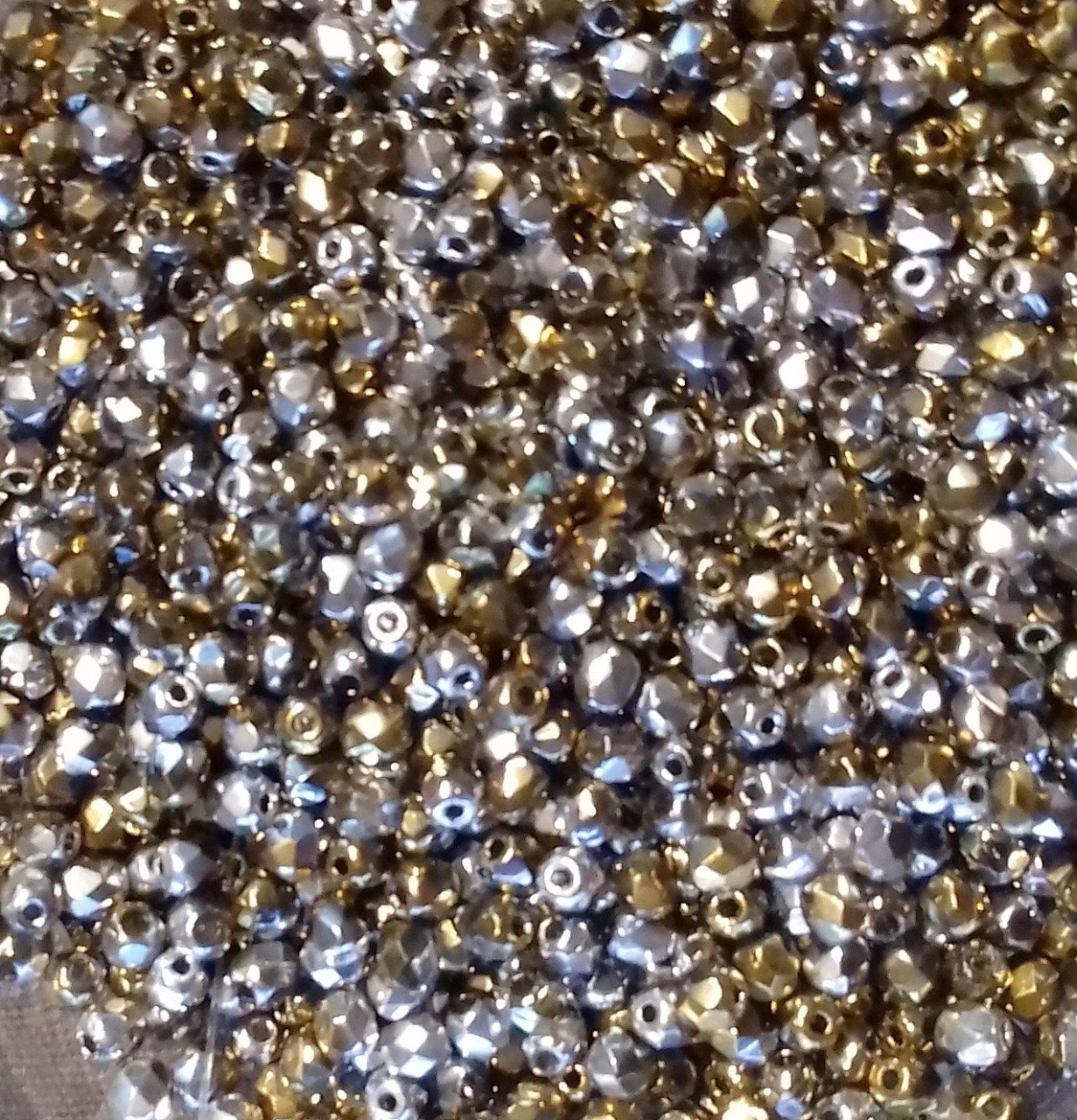 Preciosa 50 perles facettées  rondes 3x3mm California silver
