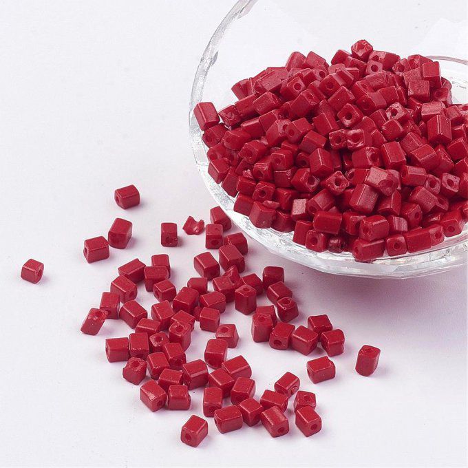 Perles de rocaille opaques  "cubiques"  3-7x3-4x3-4mm  rouge (20g)