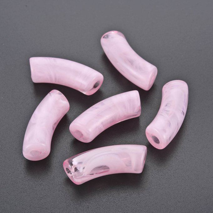 Perle acrylique transparente en forme de tube incurvé  34x11.5x13mm  couleur rose