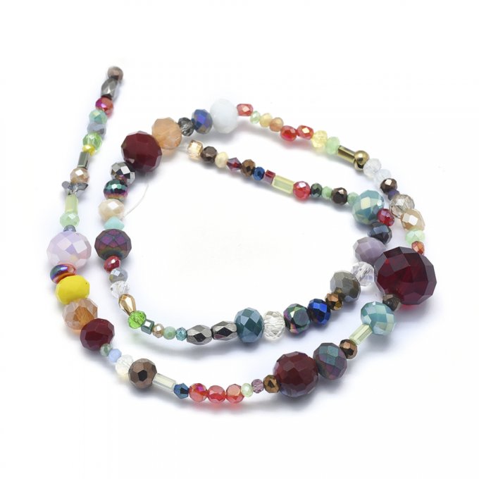 Perles de verre facettées  mélanges de formes ,de tailles et de couleurs (1 chapelet AB)