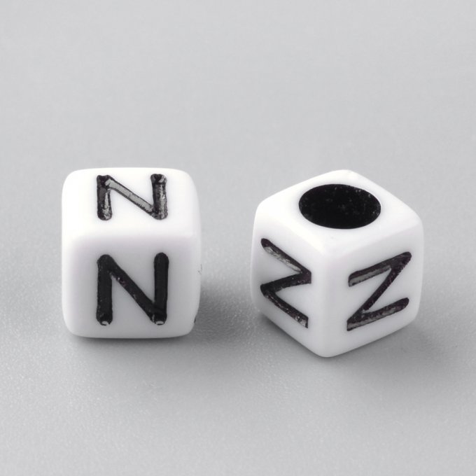 Perle alphabet en acrylique opaque  cube  noir /blanc   lettre N