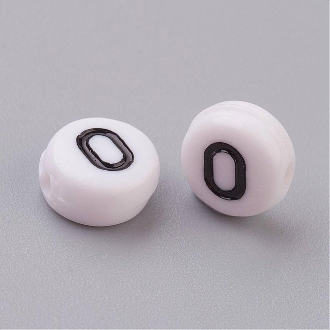 Perle alphabet en acrylique opaque  rond plat  noir /blanc lettre O