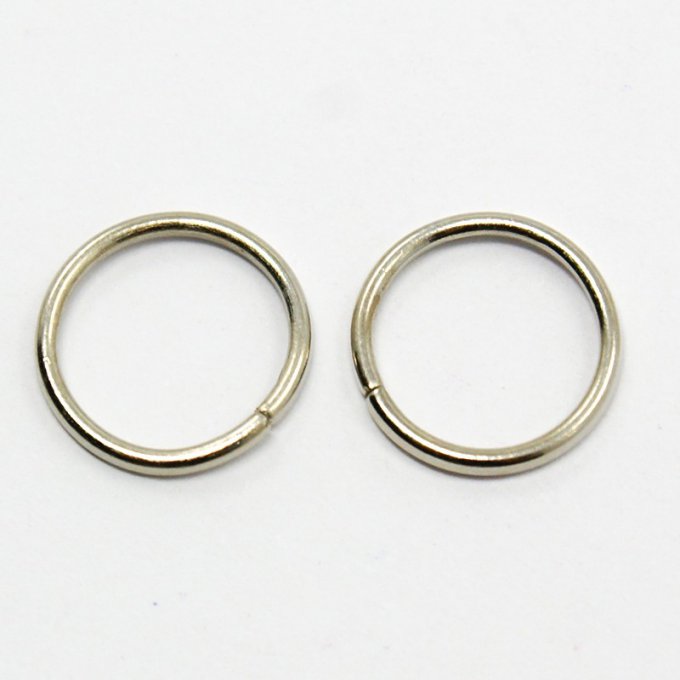 Assortiment anneaux fermés non-soudés en laiton couleur platine