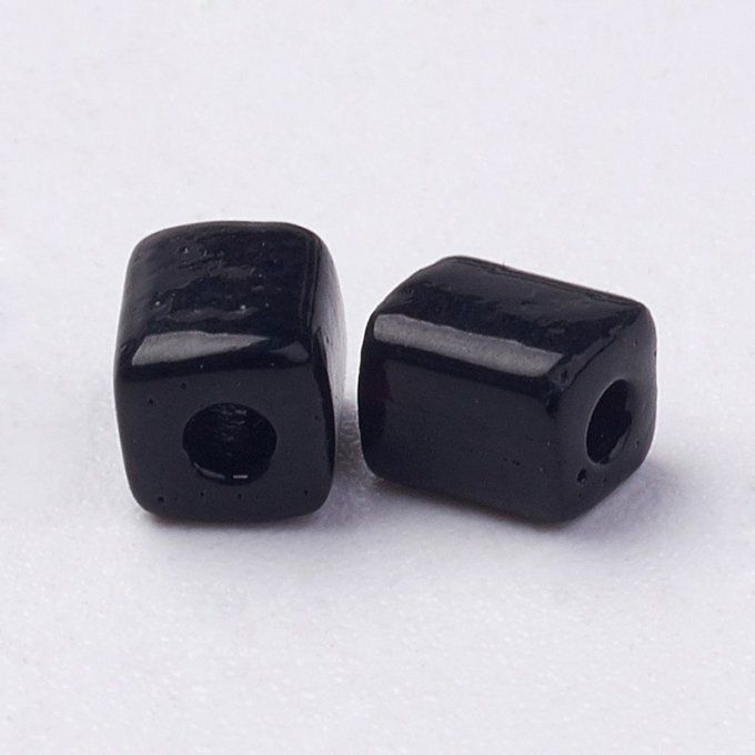 Perles de rocaille opaques  "cubiques"  3-7x3-4x3-4mm  noir (20g)  
