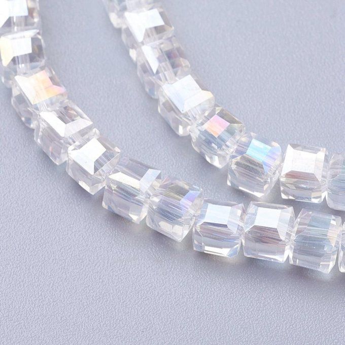 Perles verre  cubique à facettes ,  4x4x4mm (env 100 perles)  reflets arc en ciel ,clair AB