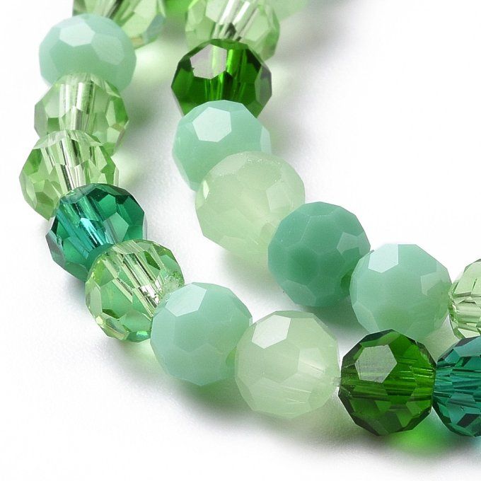 Perles verre facettées ronde, vert clair  , 5.5-6mm (env 95 perles)  (1 chapelet 9F)