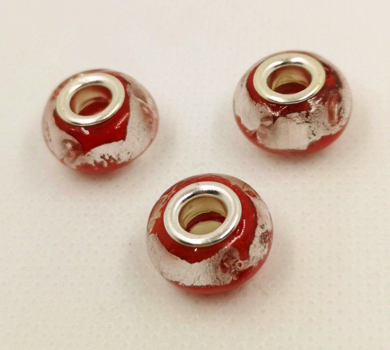 Perle européenne en verre avec feuille d'argent 15mm couleur rouge