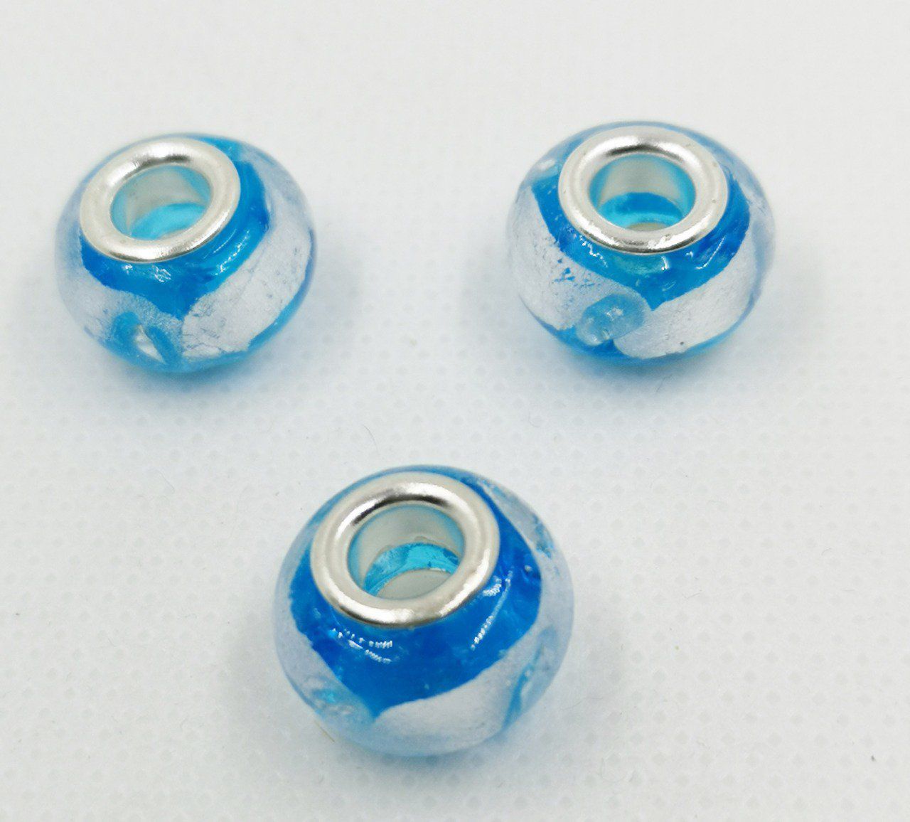 Perle européenne en verre avec feuille d'argent 15mm couleur bleue ciel