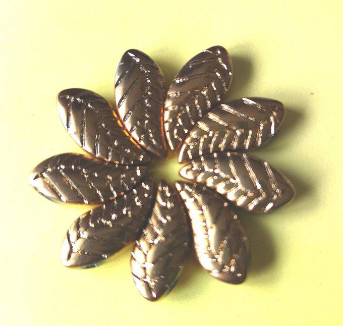 Perles en verre doré  en forme de fleur ,18x9x5mm (x10)