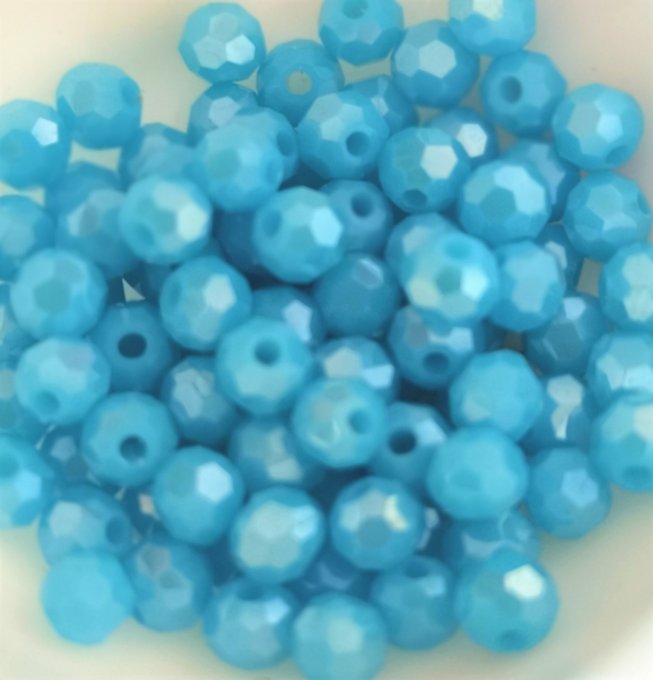 Perles en verre facettées ronde 4mm imitation jade couleur bleu ciel  (env 100) 