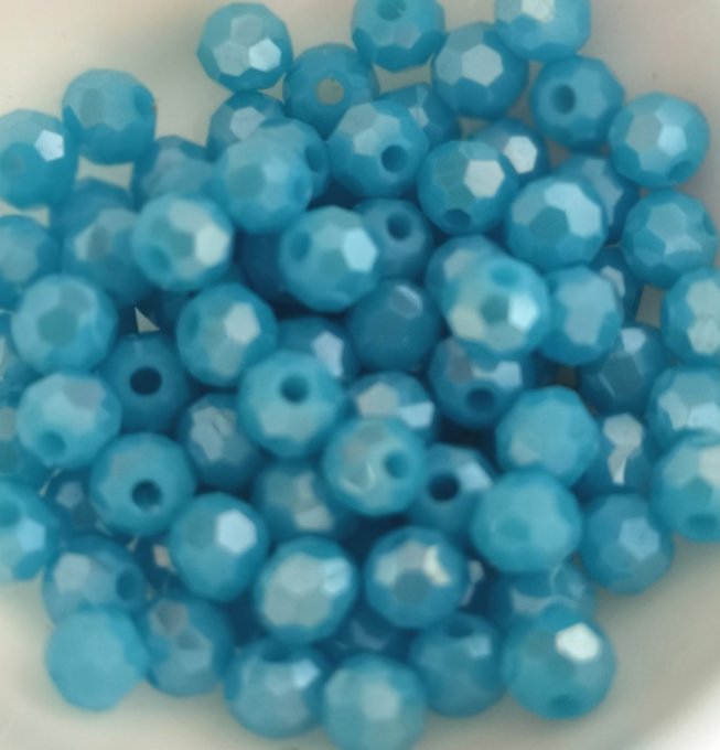Perles en verre facettées ronde 4mm imitation jade couleur bleu  (env 100)