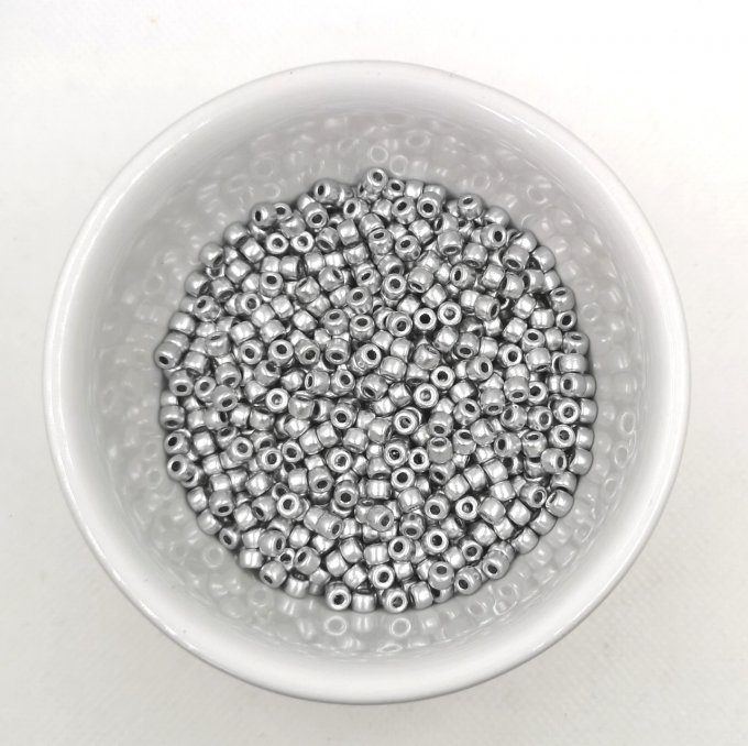 Perles de rocaille Matubo  6/0  4.1x2.9mm  Matte metallic silver (x10g)