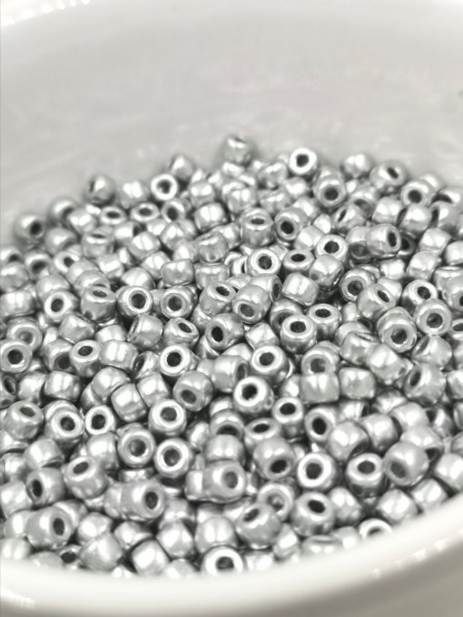 Perles de rocaille Matubo  6/0  4.1x2.9mm  Matte metallic silver (x10g)