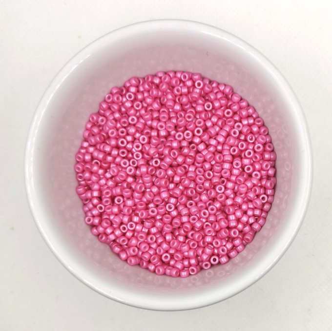 Perles de rocaille Matubo  8/0  3.1x2.10mm Pearl shine pink (x10g)