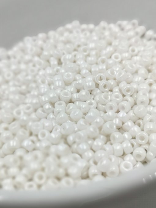 Perles de rocaille Matubo  8/0  3.1x2.10mm Pearl shine white  (x10g)  