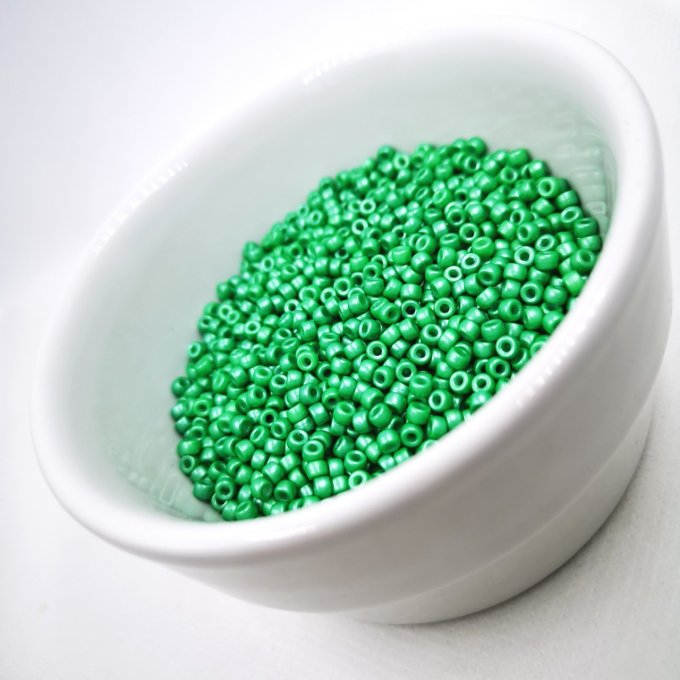 Perles de rocaille Matubo  8/0  3.1x2.10mm Pearl shine light green (x10g)