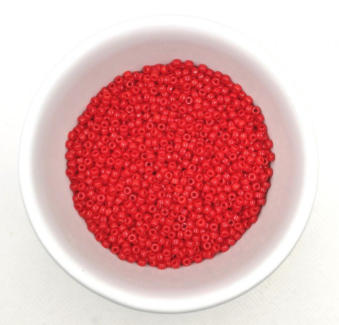 Perles de rocaille Matubo  8/0  3.1x2.10mm Opaque red (x10g)  